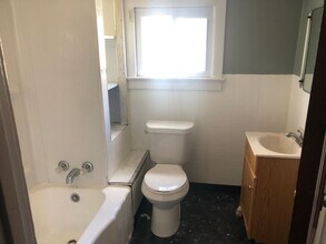 4662 E 85th St-Unit -Up in Garfield Heights, OH - Building Photo - Building Photo