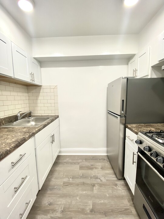 908 W Montrose Ave, Unit GDN in Chicago, IL - Foto de edificio