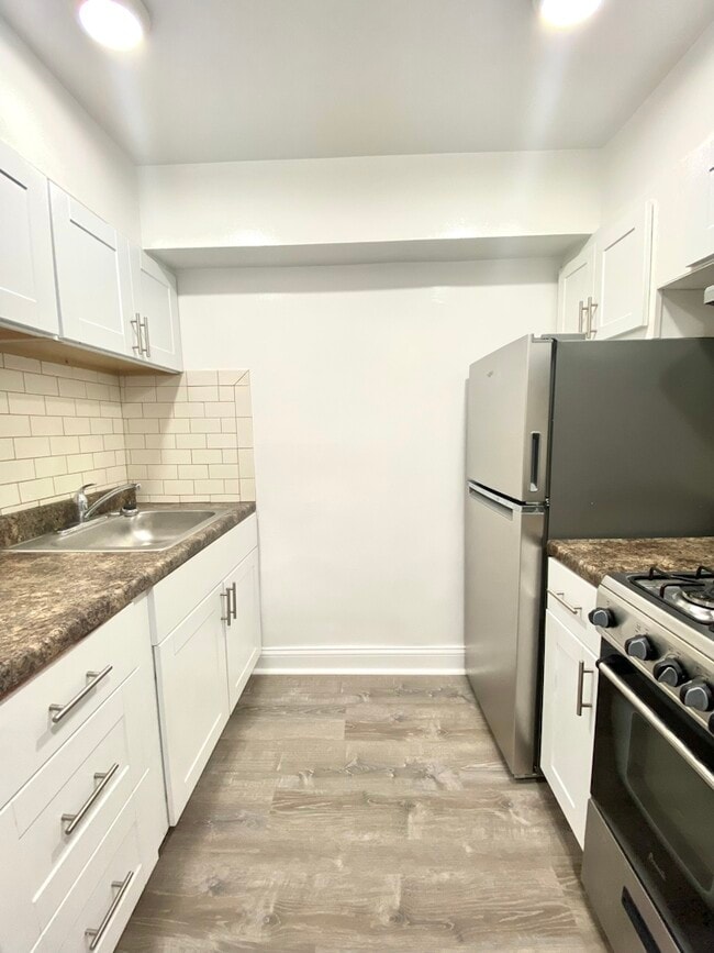 908 W Montrose Ave, Unit GDN