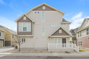 18580 E 47th Pl in Denver, CO - Building Photo
