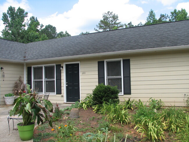 property at 120-122 Fair Oaks Dr