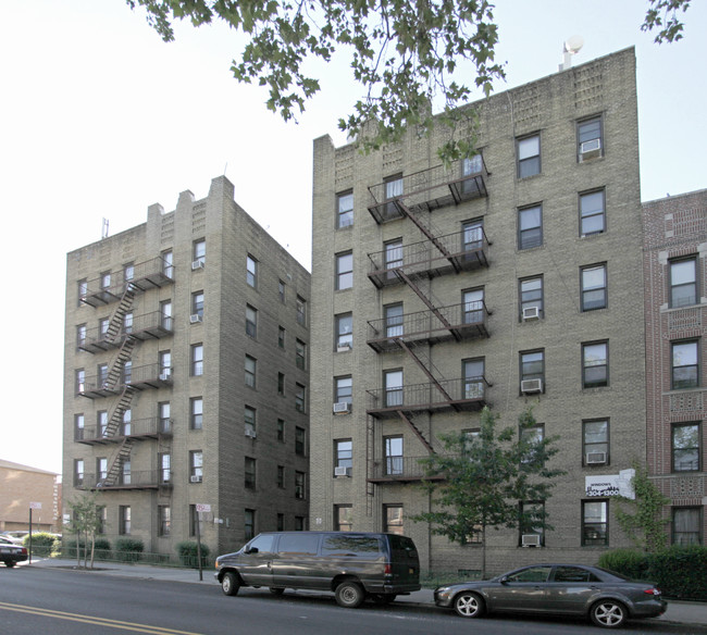 6801 21st Ave in Brooklyn, NY - Foto de edificio - Building Photo