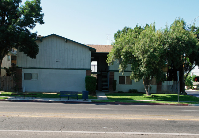 2077 W Shields Ave in Fresno, CA - Building Photo - Building Photo