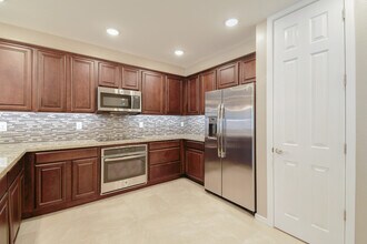250 W Queen Creek Rd in Chandler, AZ - Building Photo - Building Photo