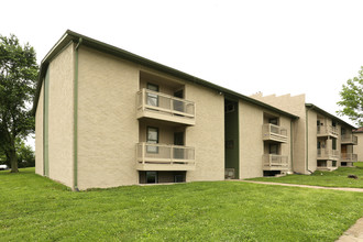 Derby Pointe in Lexington, KY - Building Photo - Building Photo