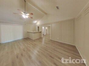 2001 Libby Ln in Grand Prairie, TX - Building Photo - Building Photo