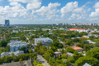 L’Uccello Condominiums in Coconut Grove, FL - Building Photo - Building Photo