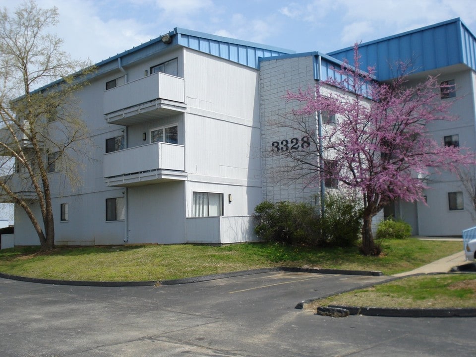 Southvale Terrace Apartments in Springfield, MO - Building Photo