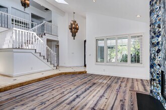 947 10th St in Manhattan Beach, CA - Building Photo - Building Photo
