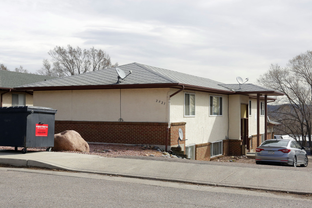 2921 Straus Ln in Colorado Springs, CO - Building Photo