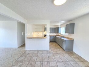 1330 Walnut Ave in Long Beach, CA - Building Photo - Building Photo