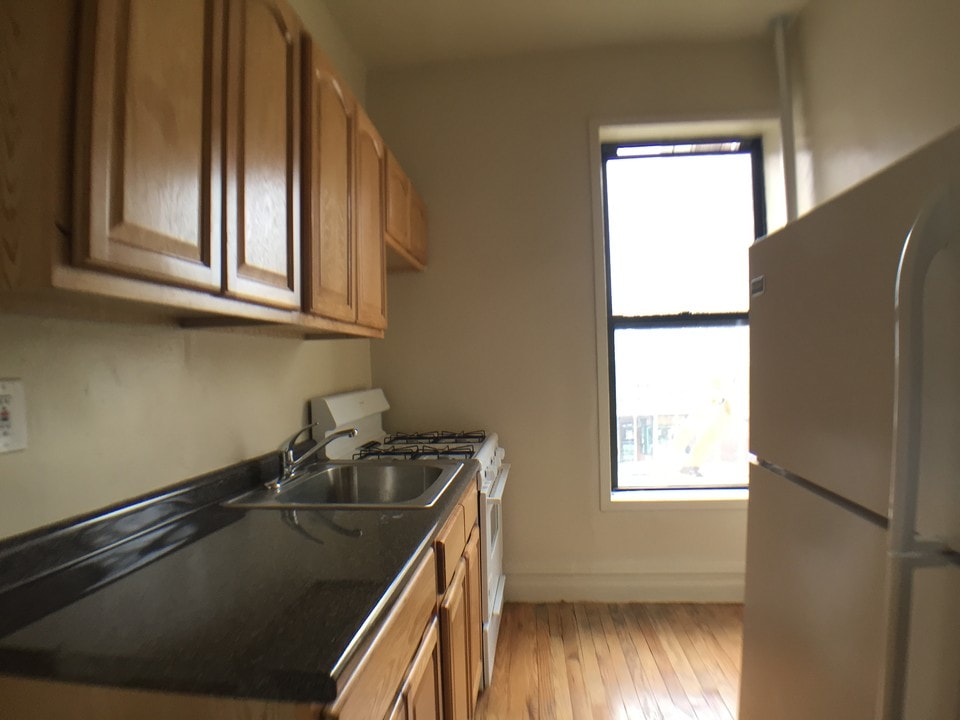 650 Melrose Ave in Bronx, NY - Building Photo