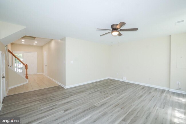 20581 Crestmont Terrace in Sterling, VA - Building Photo - Building Photo