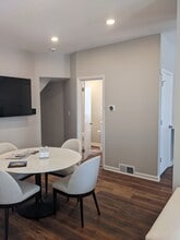 2109 Murray Hill Rd, Unit #1 in Cleveland, OH - Foto de edificio - Building Photo