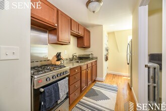 52 Laurel St, Unit 6 in Somerville, MA - Building Photo - Building Photo
