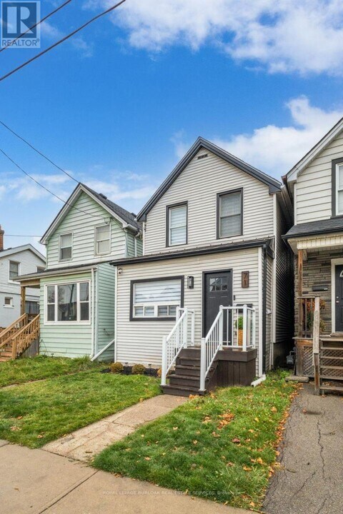 71 Glendale Ave N in Hamilton, ON - Building Photo