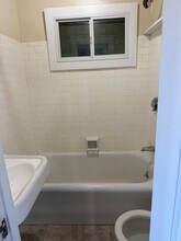 110 High St, Unit 204 in Pawtucket, RI - Building Photo - Building Photo