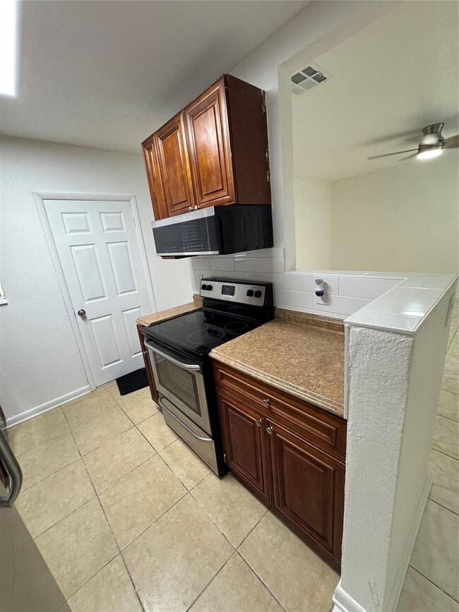 2401 NW 2nd St in Boynton Beach, FL - Building Photo - Building Photo