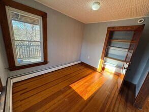 64 Summer St in Newport, NH - Building Photo - Building Photo