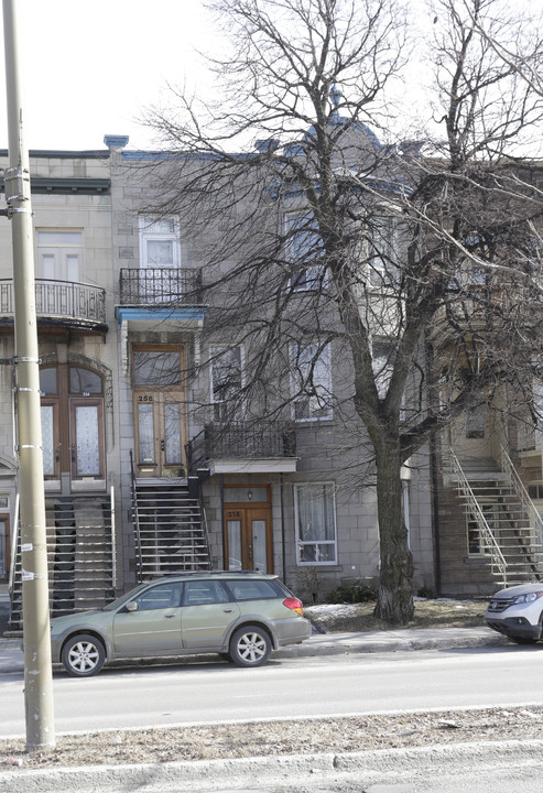 256 Saint-Joseph O in Montréal, QC - Building Photo