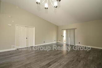 10524 Autumn Pine Ave in Las Vegas, NV - Building Photo - Building Photo