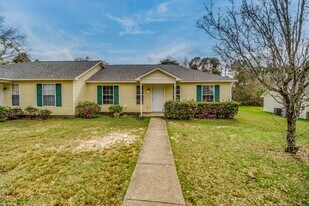 1015 Sable Dr in Pensacola, FL - Building Photo