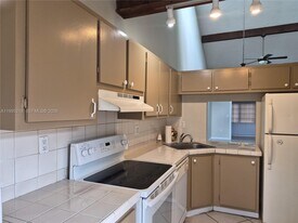 1752 NW 74th Ave in Plantation, FL - Building Photo