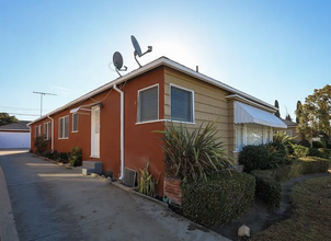 5918 S Fairfax Ave in Los Angeles, CA - Foto de edificio - Building Photo