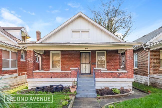 property at 819 S 40th St
