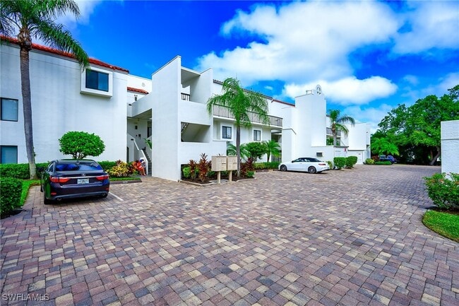 586 Beachwalk Cir