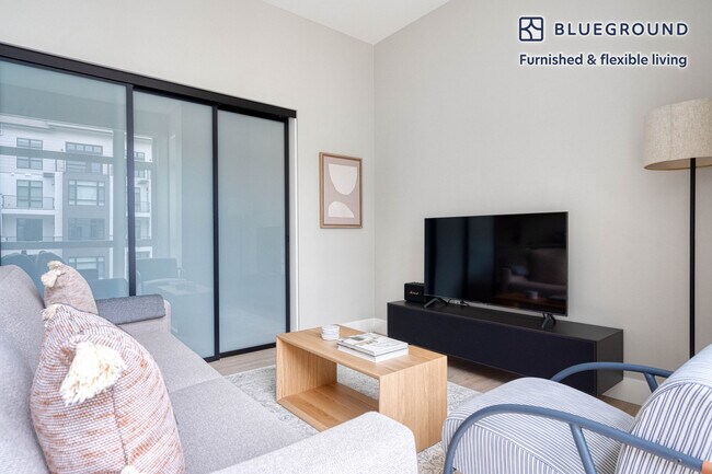 555 E Evelyn Ave-Unit -FL3-ID1210 in Mountain View, CA - Building Photo - Building Photo