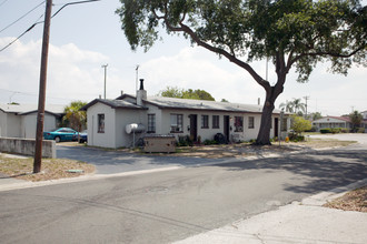 7200 4th St N in St. Petersburg, FL - Foto de edificio - Building Photo