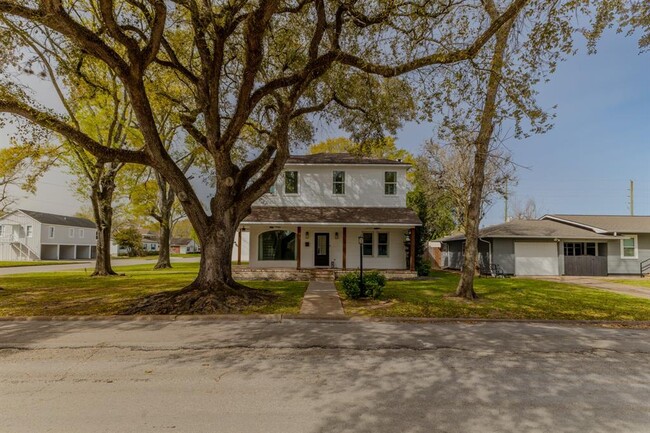 525 Hardeman St in Sealy, TX - Building Photo - Building Photo