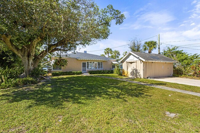 2034 Melody Ln in North Palm Beach, FL - Building Photo - Building Photo