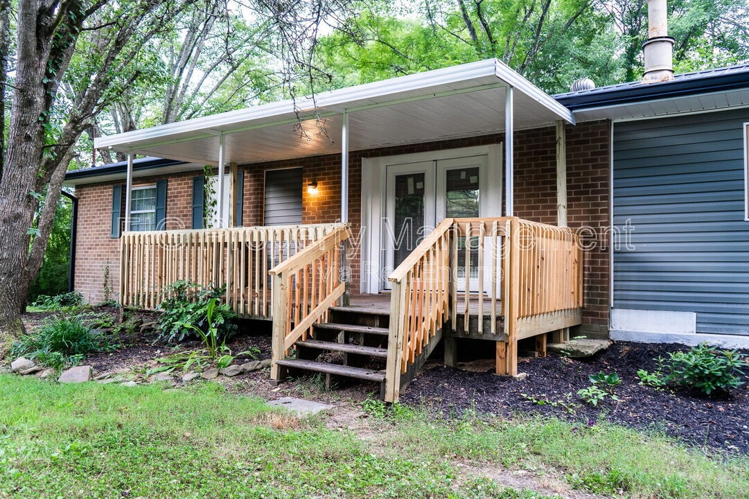 117 Pine Ridge Rd in Heiskell, TN - Building Photo