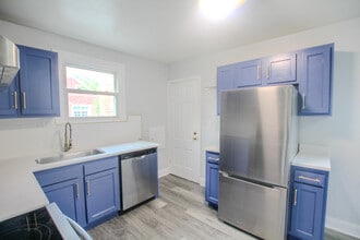 5017 N Bay Ridge Ave in Whitefish Bay, WI - Building Photo - Building Photo