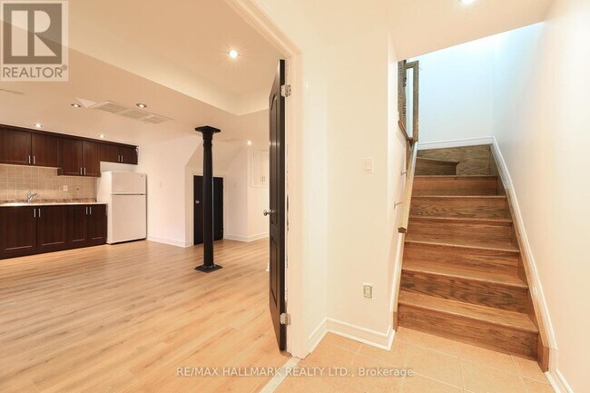 64 Madeira Ave in Vaughan, ON - Building Photo - Building Photo
