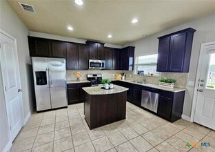 729 Community Dr in New Braunfels, TX - Building Photo - Building Photo