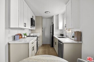 1510 W 52nd St in Los Angeles, CA - Building Photo - Building Photo