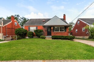 9340 Comstock Dr in Cincinnati, OH - Building Photo