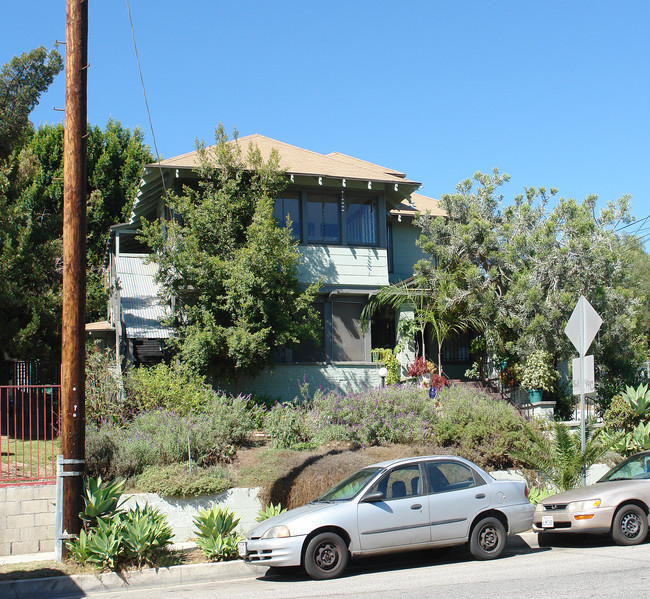 937 N Benton Way in Los Angeles, CA - Building Photo - Building Photo