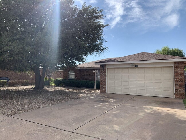6104 9th St in Lubbock, TX - Building Photo - Building Photo