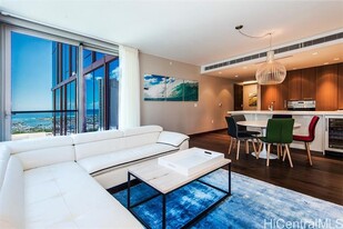 1555 Kapiolani Blvd in Honolulu, HI - Building Photo