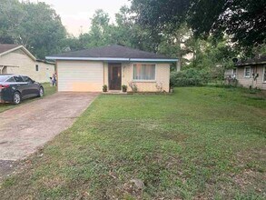 216 Katherine St in West Orange, TX - Foto de edificio - Building Photo