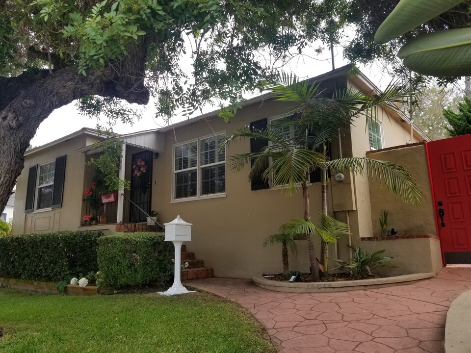 1805 Catalina Blvd in San Diego, CA - Building Photo