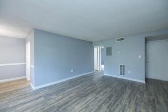 Parc Place Villas Apartments in Tampa, FL - Building Photo - Building Photo