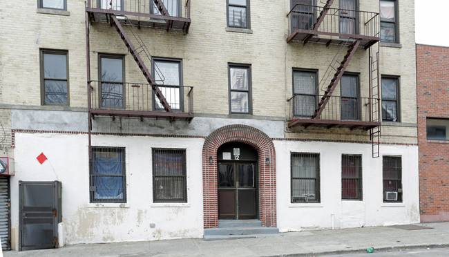 12 E 213th St in Bronx, NY - Building Photo - Building Photo