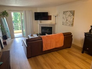 7405 Charmant Dr, Unit 2230 in San Diego, CA - Building Photo - Building Photo