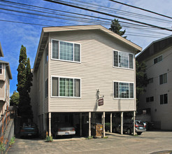 Woodmont Apartment in Seattle, WA - Building Photo - Building Photo