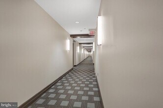 2720 S Arlington Mill Dr in Arlington, VA - Building Photo - Building Photo